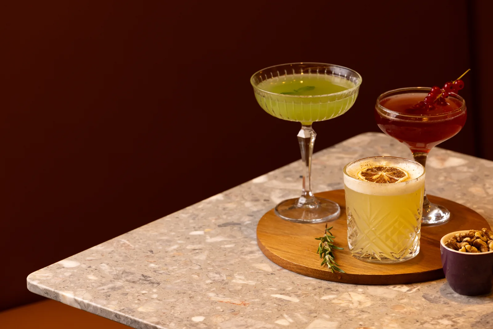 Cocktailuri servite la Atmosphere Lounge & Bar